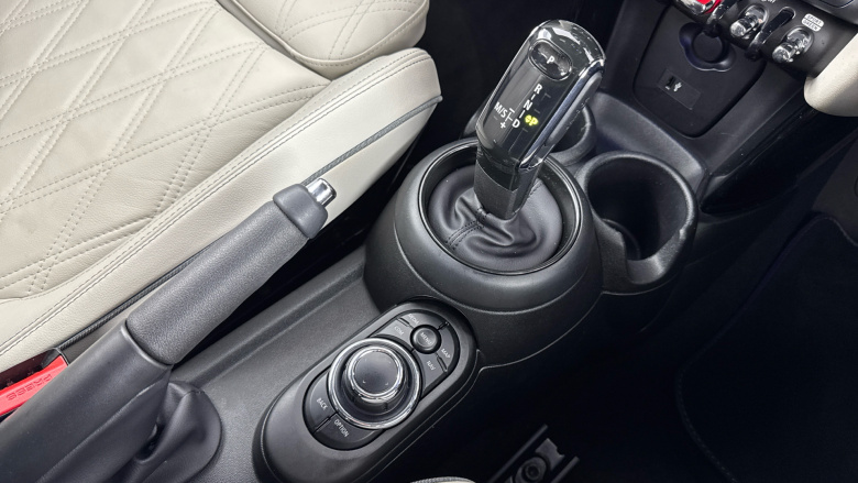 MINI Hatchback 1.5 Cooper Exclusive 5dr Auto [Nav Pack] Petrol Hatchback